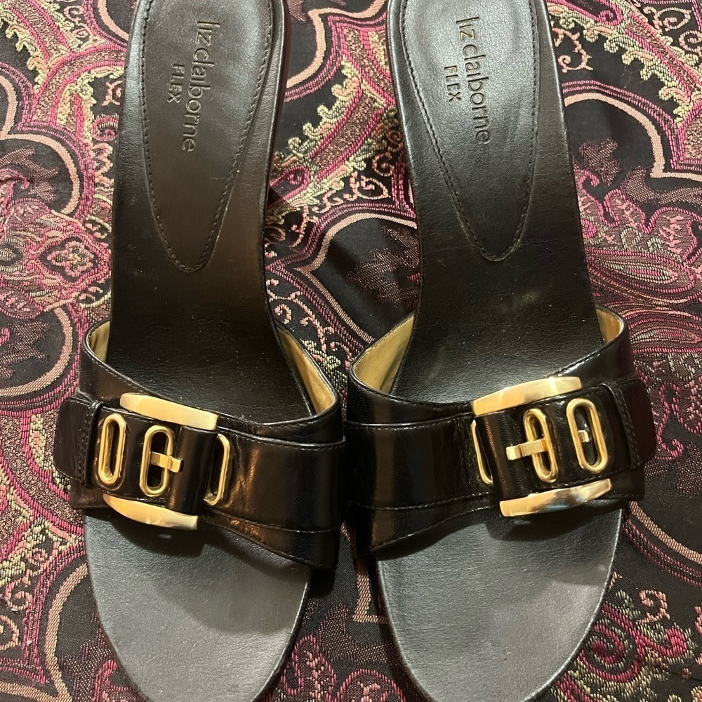 Liz Claiborne Flex Sandals size 8 1/2 leather upper in great condition.